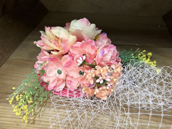 Blomsterhatt med slør